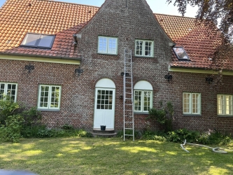 Hulmursisolering af præstegård i Holsted mellem Vejen og Esbjerg
