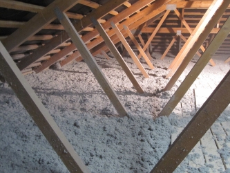 Isolering af loft med papiruld i Kolding